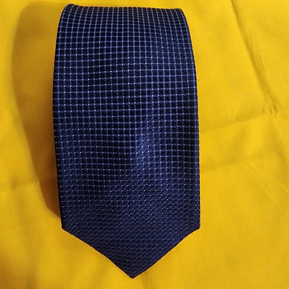 vintage no label tie, no materials.  blue, 60x4 inch wide